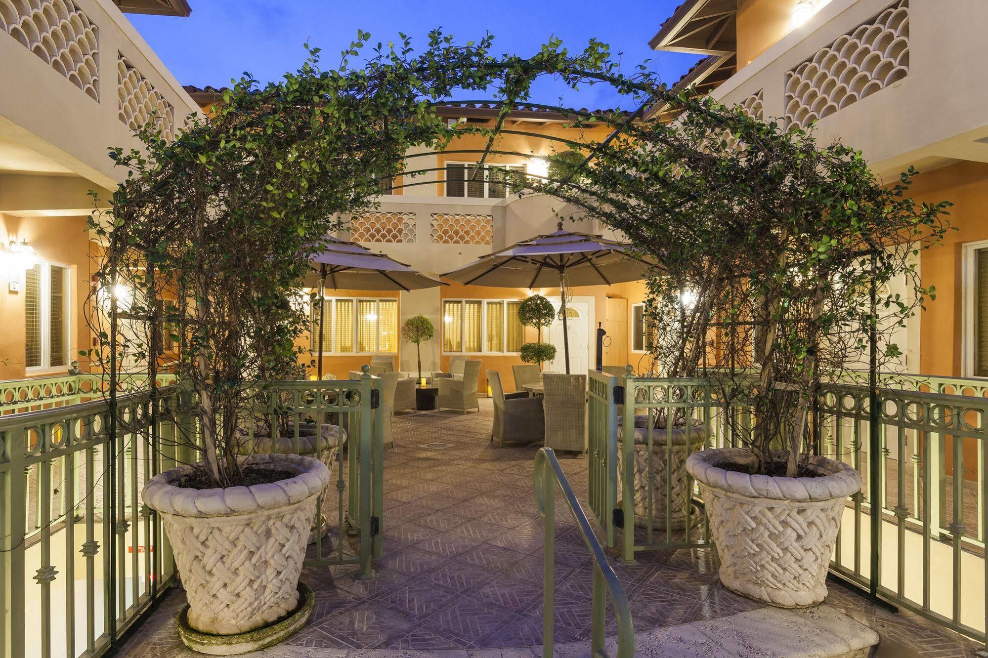 Sun Harbour Boutique Hotel Bal Harbour Exterior photo